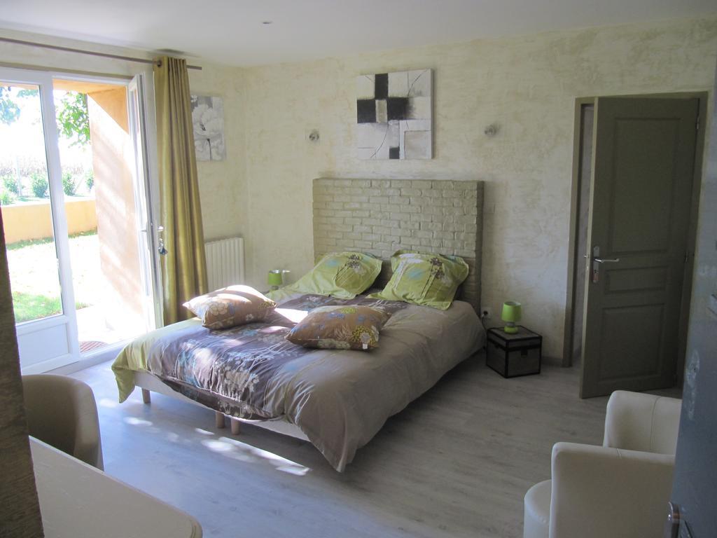 Bed and Breakfast La Cle Des Champs Chabeuil Zimmer foto