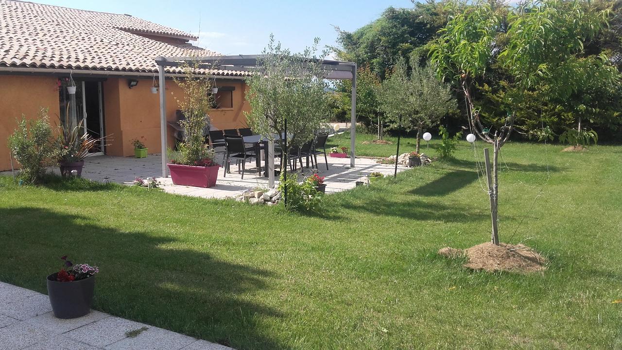 Bed and Breakfast La Cle Des Champs Chabeuil Exterior foto